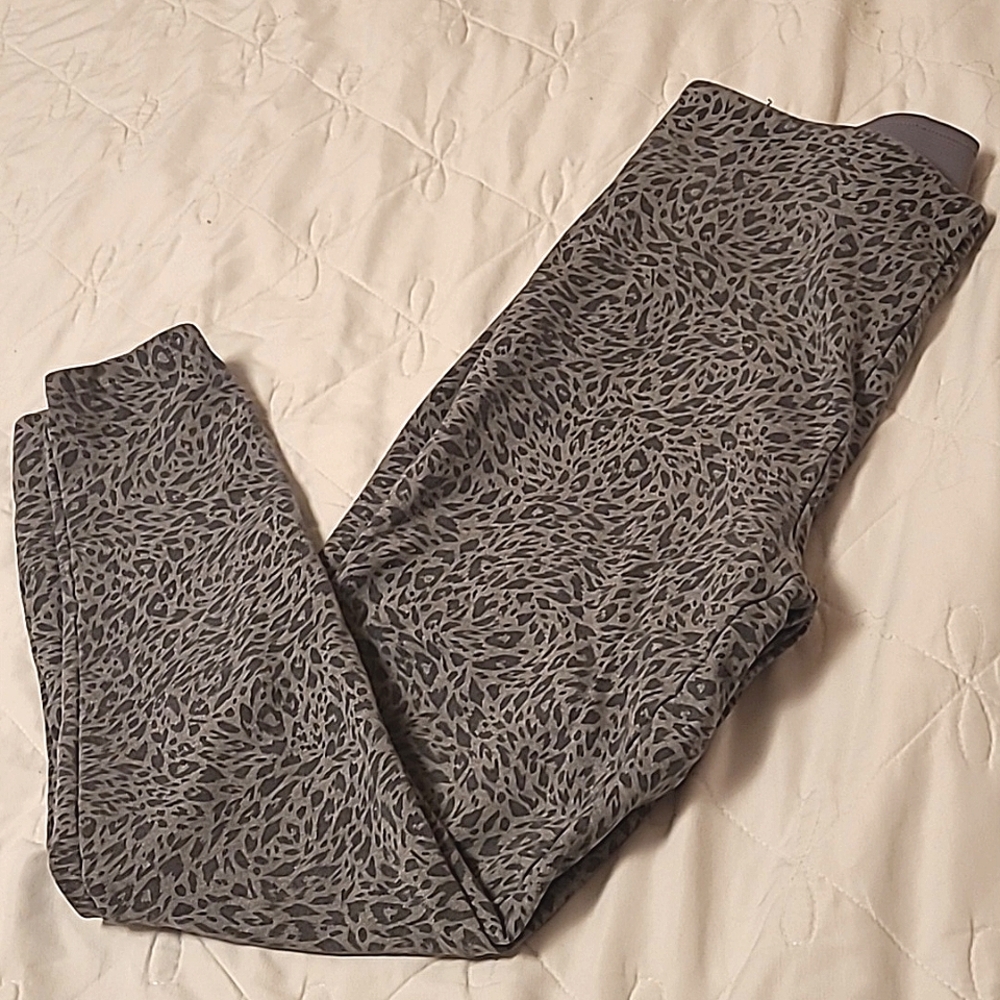 Ann Taylor side zip stretch pants size large gray leopard